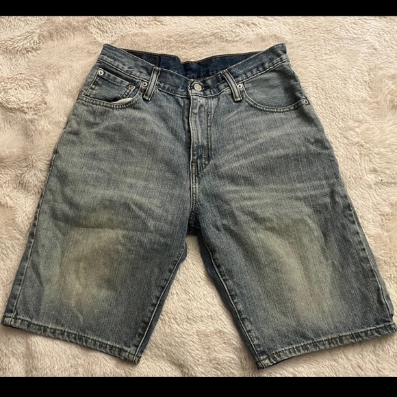 ❌SOLD❌ denim blue levi’s shorts - Picture 2 of 7
